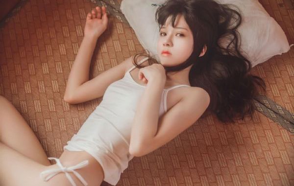 裸体艳妇做受视频_十万网红美女美酱
